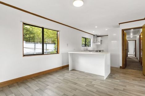 Photo of property in 1 Francis Curtis Avenue, Blockhouse Bay, Auckland, 0600