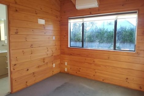 Photo of property in 24a Holiday Road, Stanmore Bay, Whangaparaoa, 0932