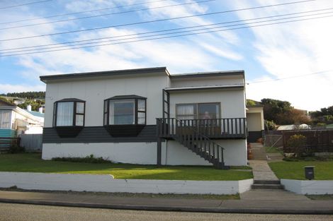 Photo of property in 120 Marine Parade, Bluff, 9814