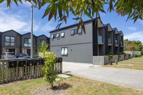 Photo of property in 2/108 Beach Road, Te Atatu Peninsula, Auckland, 0610