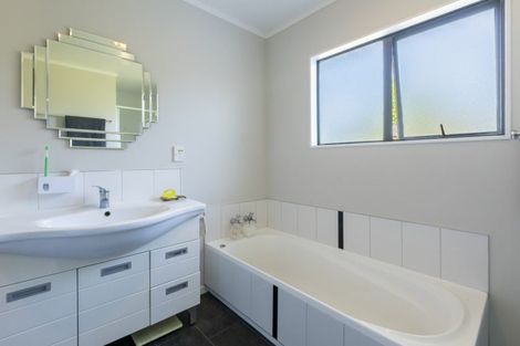 Photo of property in 37 Domain Road, Waipawa, 4210