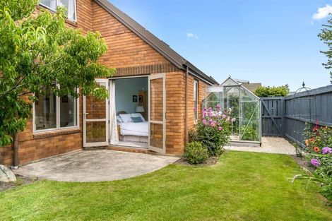 Photo of property in 33 Acorn Close, Waltham, Christchurch, 8023