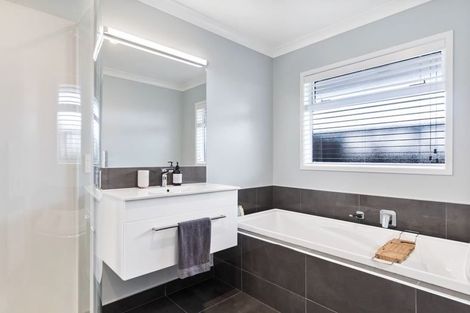 Photo of property in 58 Montgomery Crescent, Kinloch, Taupo, 3377