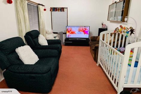 Photo of property in 1/589 Glenfield Road, Totara Vale, Auckland, 0629