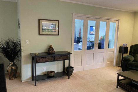 Photo of property in 2/71 Balmain Road, Birkenhead, Auckland, 0626