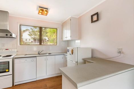 Photo of property in 4 Eagleson Street, Northcross, Auckland, 0632