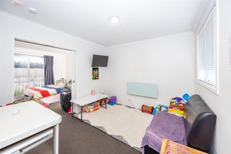 Photo of property in 12 Crescent Court, Melville, Hamilton, 3206