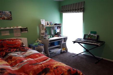 Photo of property in 22 Harbour Lights Close, West Harbour, Auckland, 0618