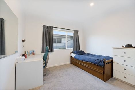 Photo of property in 25 Gilbransen Road, Kumeu, 0810