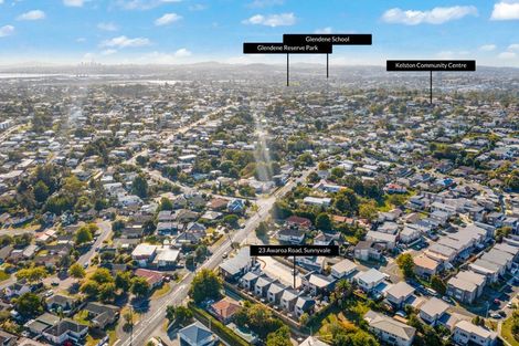 Photo of property in 4/23 Awaroa Road, Sunnyvale, Auckland, 0612