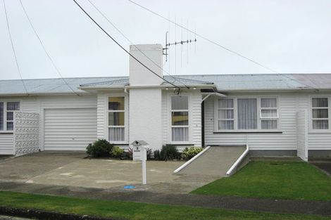 Photo of property in 3 Karaka Crescent, Levin, 5510