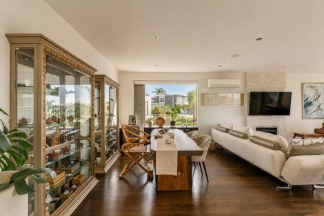 Photo of property in 28 Mansion Court, West Harbour, Auckland, 0618