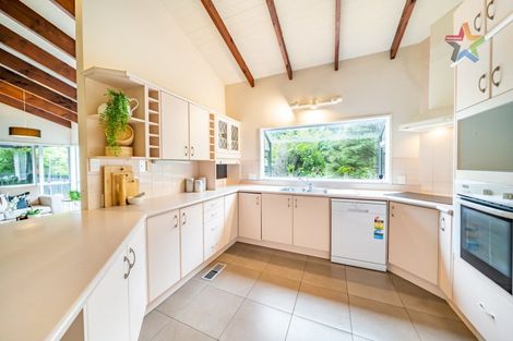 Photo of property in 498 Stokes Valley Road, Stokes Valley, Lower Hutt, 5019