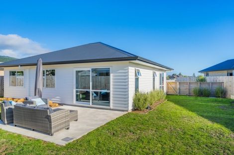 Photo of property in 27 Gallipoli Place, Paraparaumu, 5032