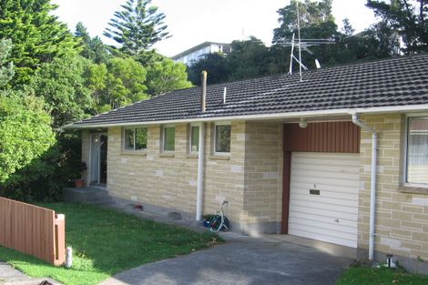 Photo of property in 5 Cyril Way, Paparangi, Wellington, 6037