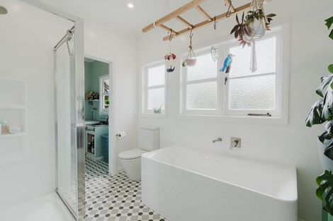 Photo of property in 37 Storey Avenue, Forest Lake, Hamilton, 3200