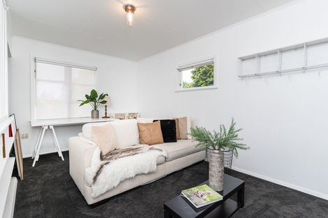 Photo of property in 6 Newhaven Place, Roslyn, Palmerston North, 4414
