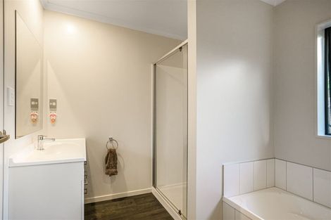 Photo of property in 33a Gill Avenue, Te Atatu Peninsula, Auckland, 0610