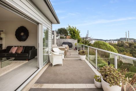 Photo of property in 10 Madeira Close, Whitby, Porirua, 5024