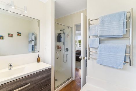 Photo of property in 32 Windy Ridge Road, Glenfield, Auckland, 0629