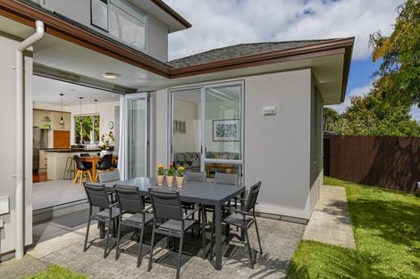 Photo of property in 23 George Deane Place, Greenhithe, Auckland, 0632