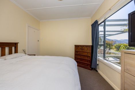 Photo of property in 32 Flora Dora Parade, Lake Hawea, Wanaka, 9382