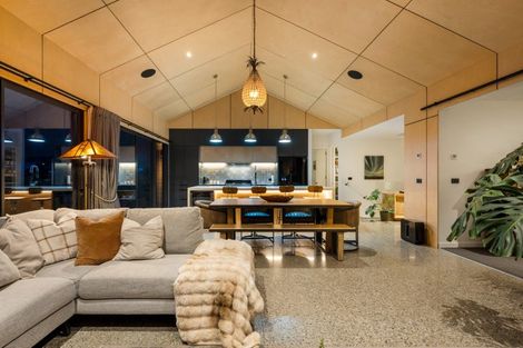 Photo of property in 37 Pendeen Crescent, Jacks Point, Queenstown, 9371