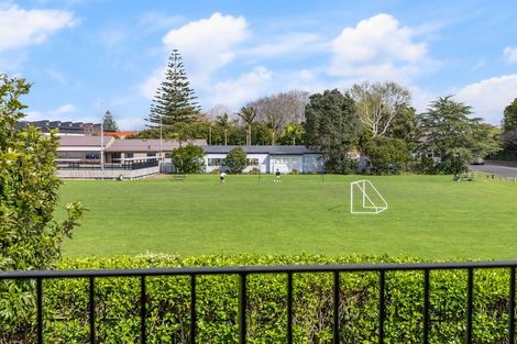 Photo of property in 6/15 Harbour View Road, Te Atatu Peninsula, Auckland, 0610