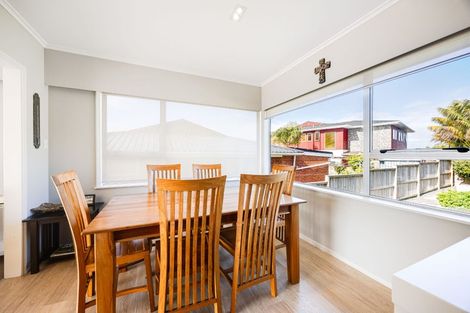 Photo of property in 5 Tanoa Place, Glendene, Auckland, 0602