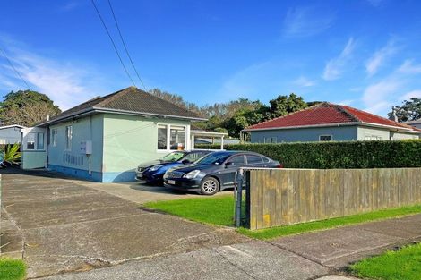 Photo of property in 12 Waterfront Road, Mangere Bridge, Auckland, 2022