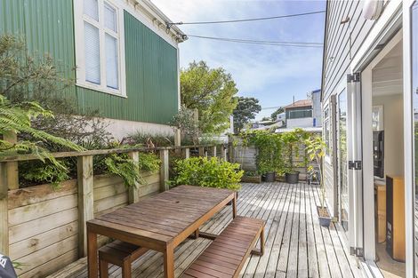 Photo of property in 30a Cleveland Street, Brooklyn, Wellington, 6021