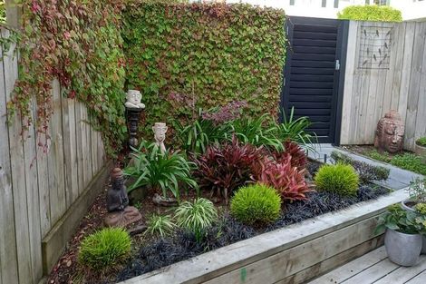 Photo of property in 2/7 Delisle Place, Windsor Park, Auckland, 0632