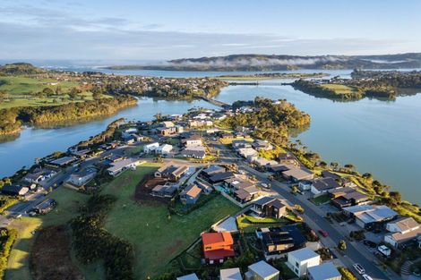 Photo of property in 52 Rangitahi Road, Raglan, 3225
