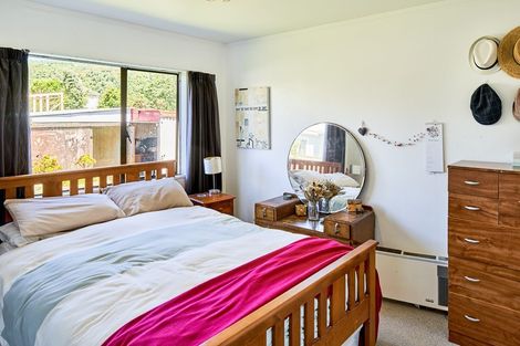 Photo of property in 1a Pearce Crescent, Taita, Lower Hutt, 5011