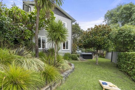 Photo of property in 28a Waterview Road, Stanley Point, Auckland, 0624