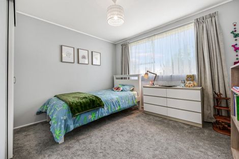 Photo of property in 102 Oakfield Crescent, Pukete, Hamilton, 3200