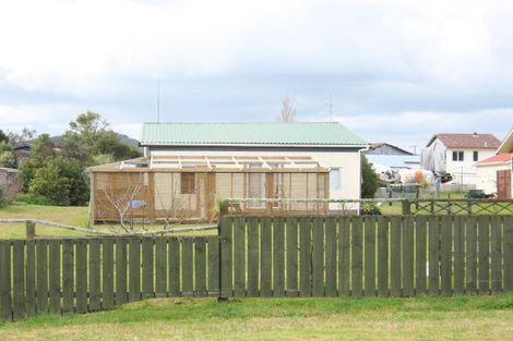 Photo of property in 102 Exeter Road, Whangamata, 3620