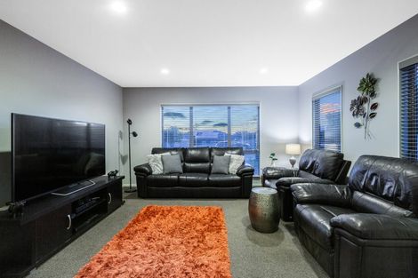Photo of property in 33 Kahurangi Heights, Aotea, Porirua, 5024