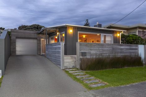 Photo of property in 121 The Parade, Paekakariki, 5034