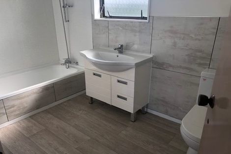 Photo of property in 15 Ngatira Place, Snells Beach, 0920