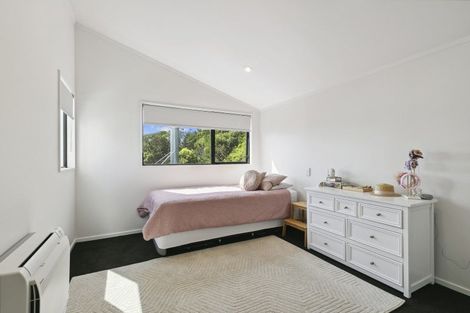 Photo of property in 8 Countess Close, Maupuia, Wellington, 6022