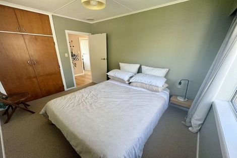 Photo of property in 10 Tirowhanga Road, Paremata, Porirua, 5024