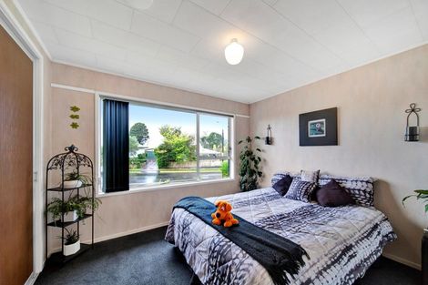 Photo of property in 3 La Salle Drive, Westown, New Plymouth, 4310