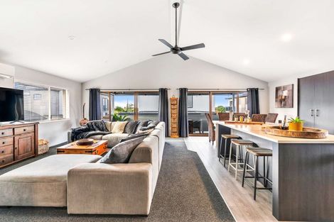 Photo of property in 910b Papamoa Beach Road, Papamoa Beach, Papamoa, 3118