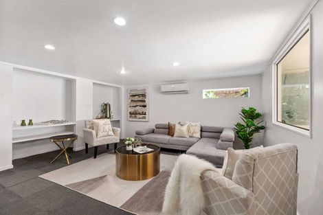 Photo of property in 27 Lawrence Crescent, Hillpark, Auckland, 2102