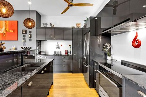 Photo of property in 11a Mace Terrace, Oakura, 4314