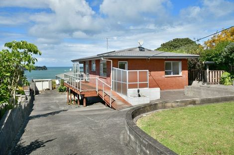 Photo of property in 1017 Whangaparaoa Road, Tindalls Beach, Whangaparaoa, 0930