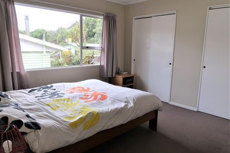 Photo of property in 142b Newlands Road, Newlands, Wellington, 6037