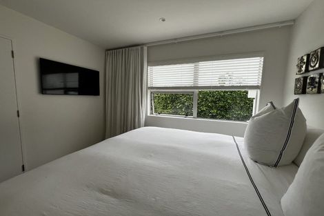 Photo of property in 1/2 Holiday Road, Milford, Auckland, 0620