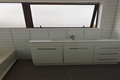 Photo of property in 22 Peterhouse Place, West Harbour, Auckland, 0618